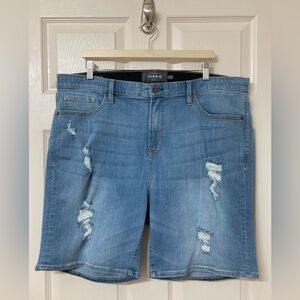 Torrid Distressed Light Wash Denim Sky High Skinny Jean Shorts 22 Casual Jorts